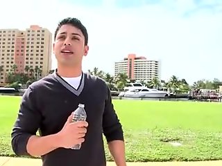 Blindfolded guy gets a cock sucking session